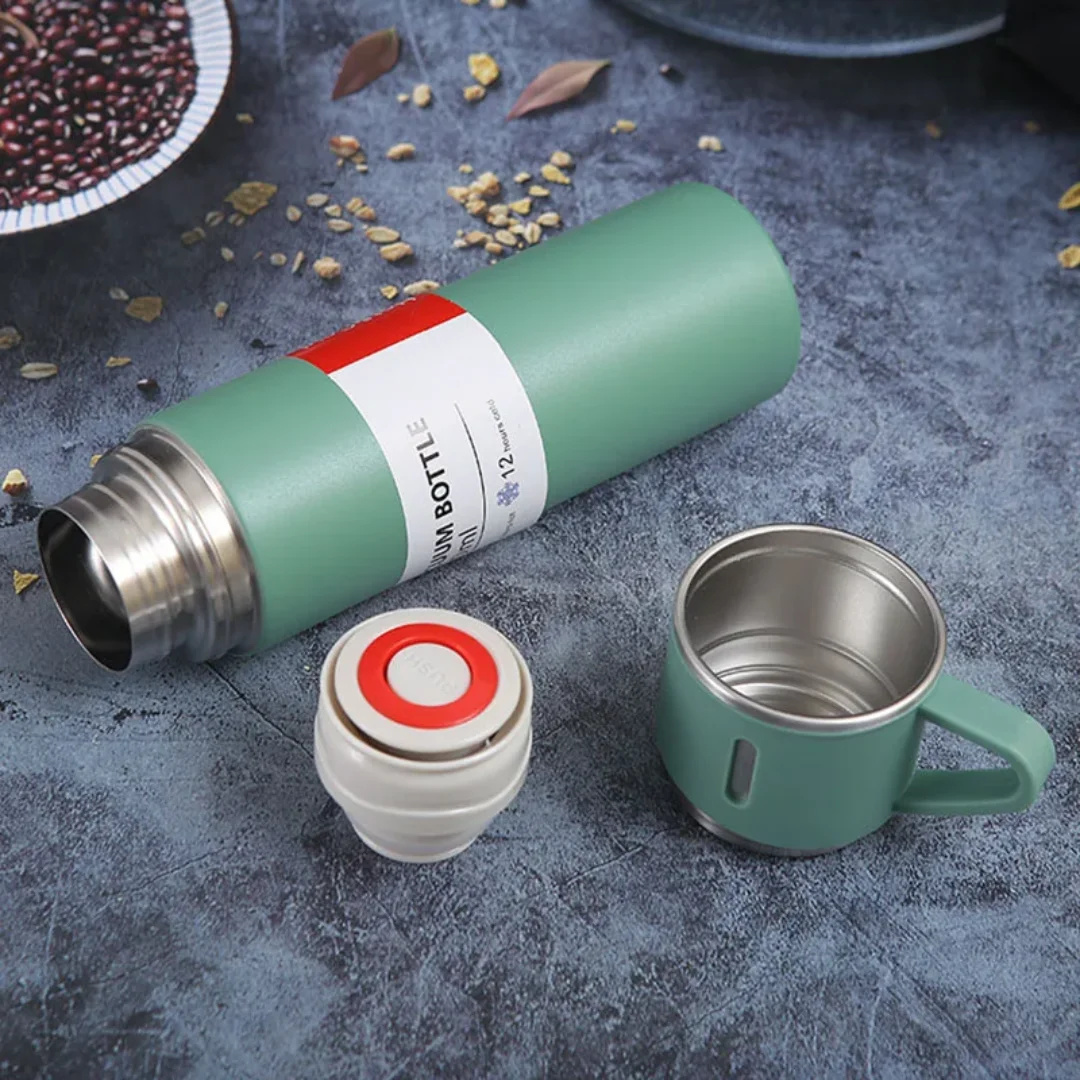 Bouteille isotherme verte avec tasse